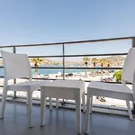 Oasis Hotell 3*