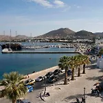 Oasis Hotell 3*